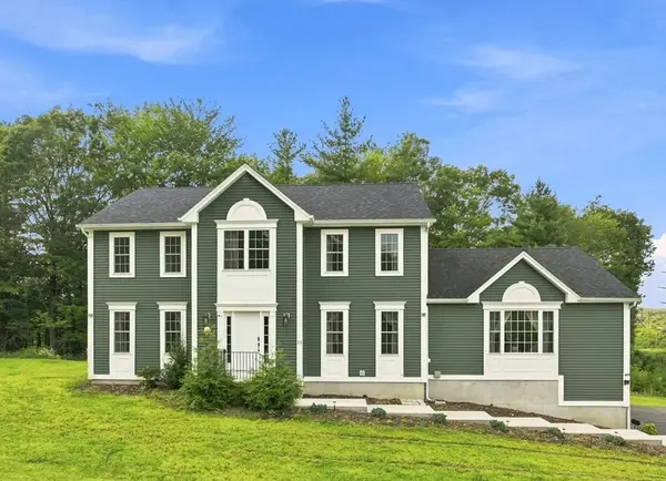 25 Greenbriar Dr, Shrewsbury, MA 01545