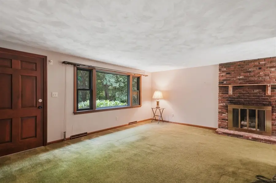 9 Conestoga Road, Chelmsford, MA 01824 - #2