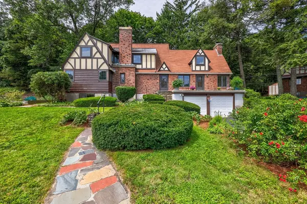 6 Old Brook Dr, Worcester, MA 01609