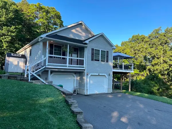 19 Chipman St, Clinton, MA 01510