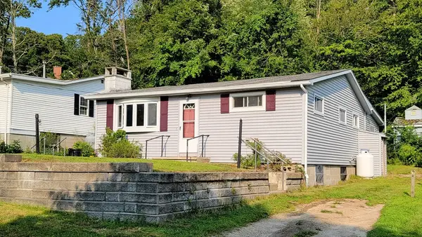 27 Richie Rd, Douglas, MA 01516
