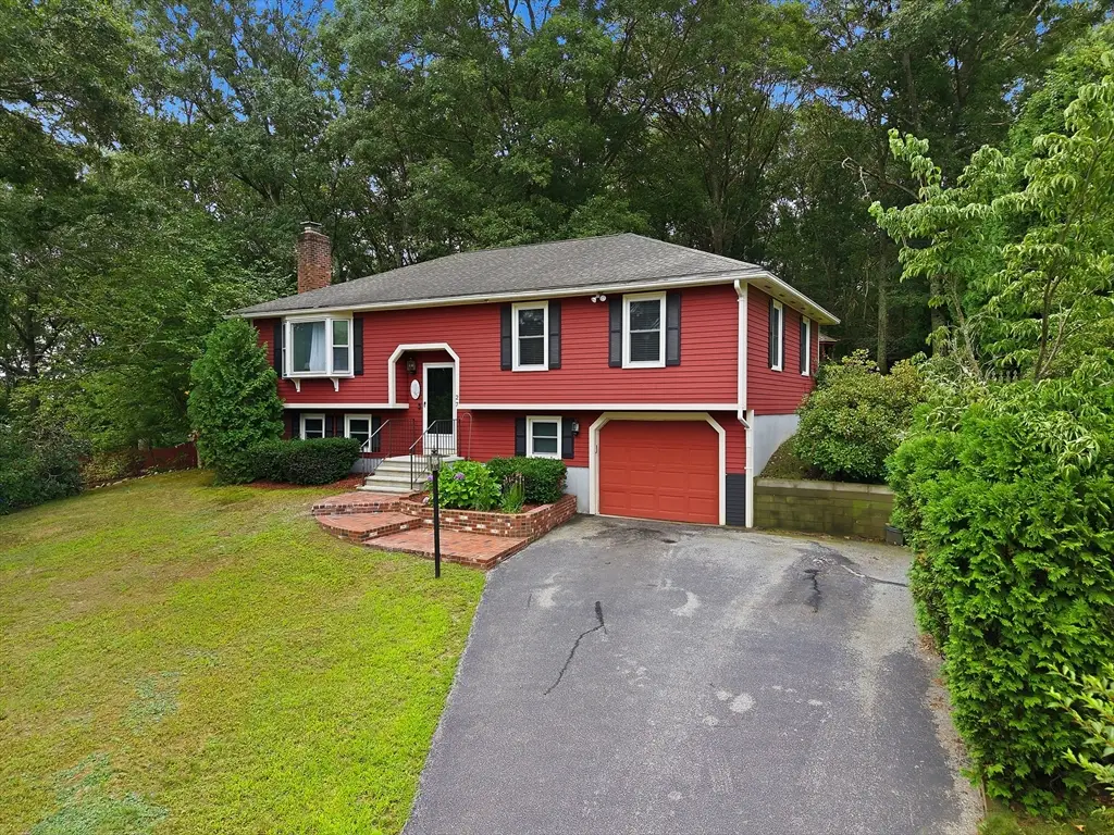 27 Reilly Ave, Blackstone, MA 01504 - #1