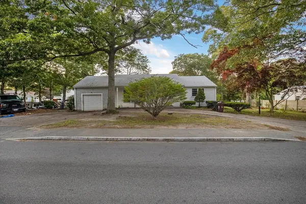 198 Bristol Ave, Barnstable, MA 02601