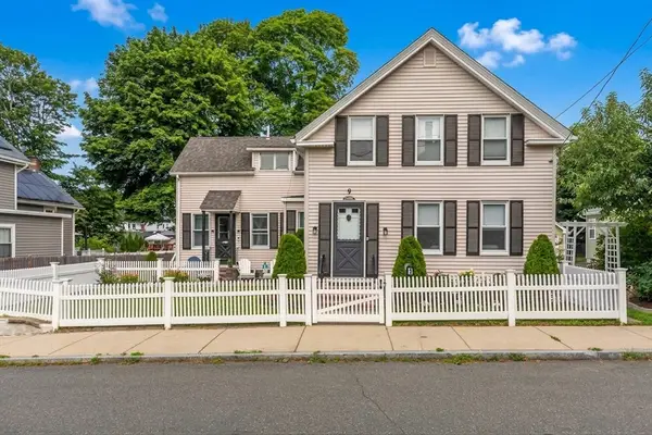 9 Lawrence St #1, Woburn, MA 01801