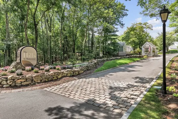 91 Hillside Dr #91, Wayland, MA 01778