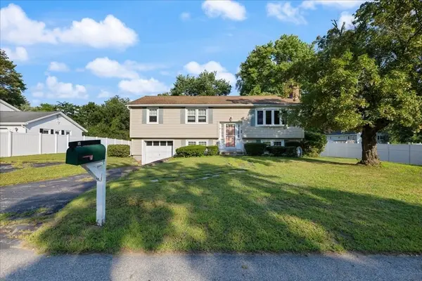 15 Blue Jay Avenue, Dracut, MA 01826