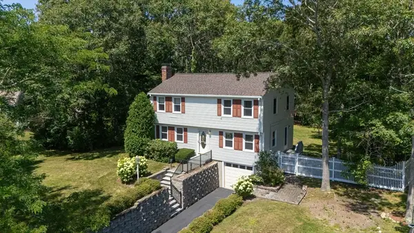10 Pinehurst Dr, Bourne, MA 02532