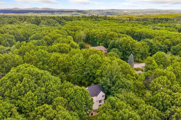 14 Whittier Drive, Bedford, NH 03304