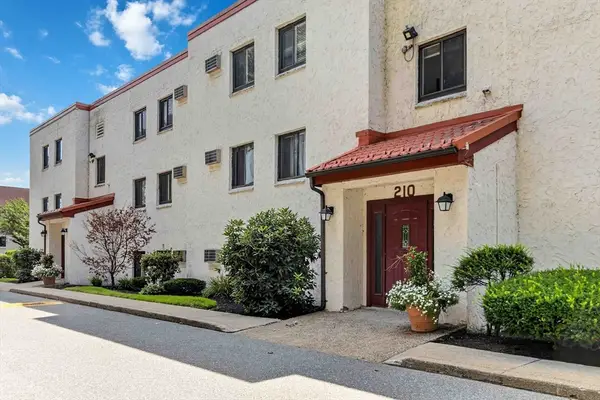 210 Fellsview Terrace #212, Stoneham, MA 02180