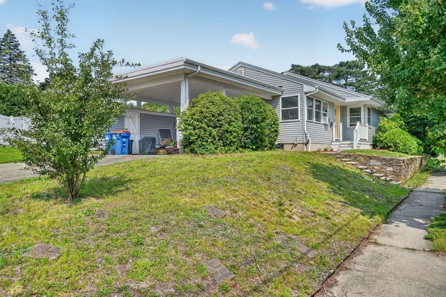 221 Rochambeau St, New Bedford, MA 02745 - #3