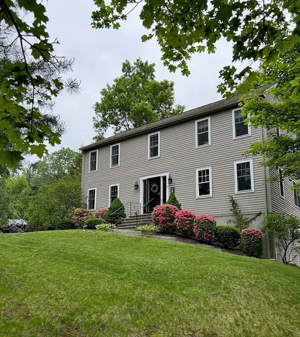 73 Maynard St, Northborough, MA 01532