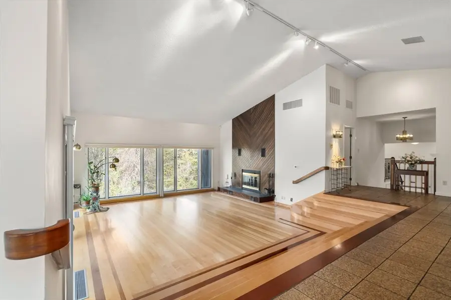 16 Wadsworth Ln, Dartmouth, MA 02748 - #2