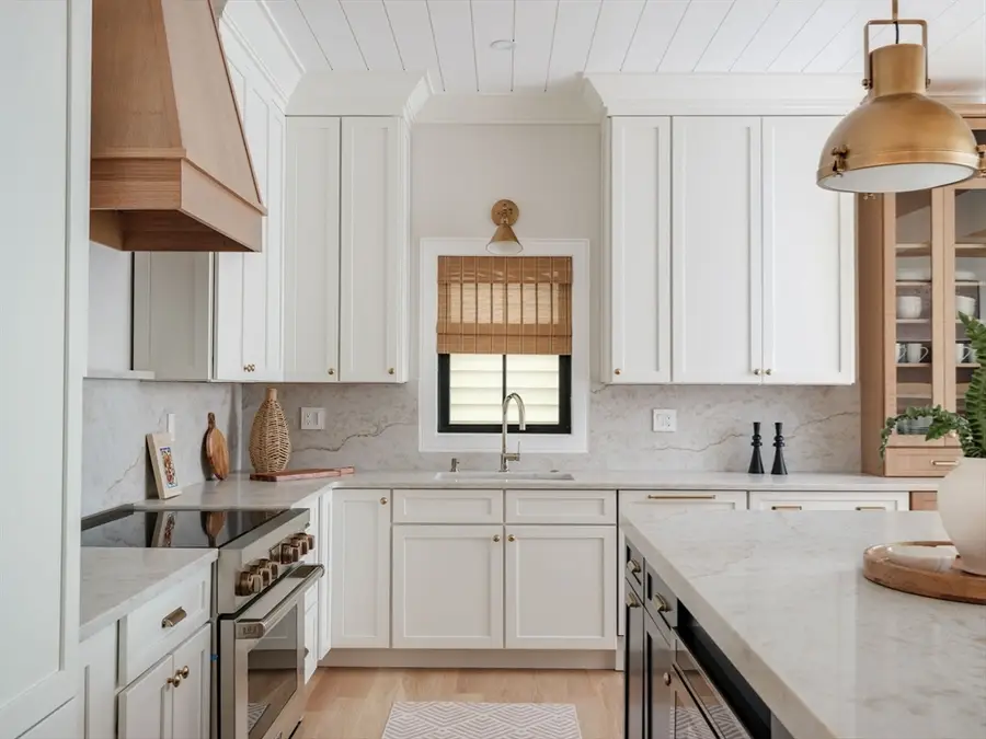 847 E 5th St, Boston, MA 02127 - #3