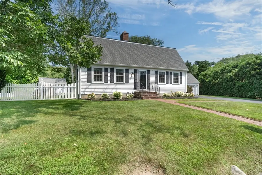 11 Longview Dr, Dartmouth, MA 02747 - #2