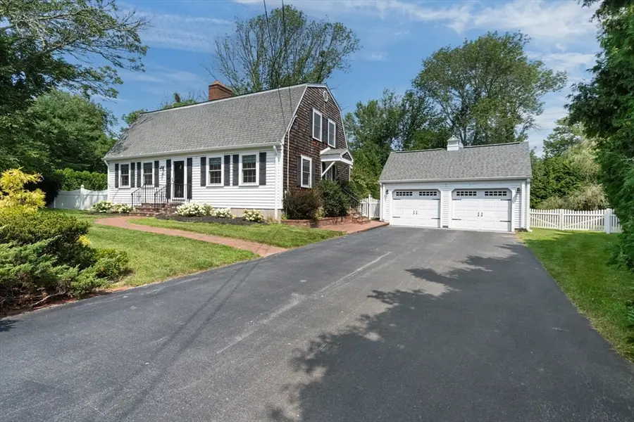11 Longview Dr, Dartmouth, MA 02747 - #3