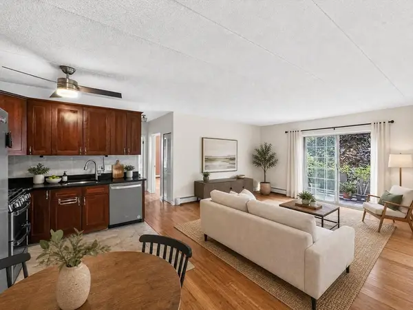 20 Skyline Dr #11, Braintree, MA 02184