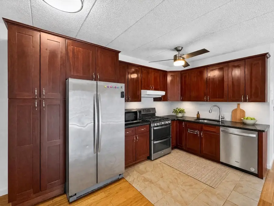 20 Skyline Dr #11, Braintree, MA 02184 - #2