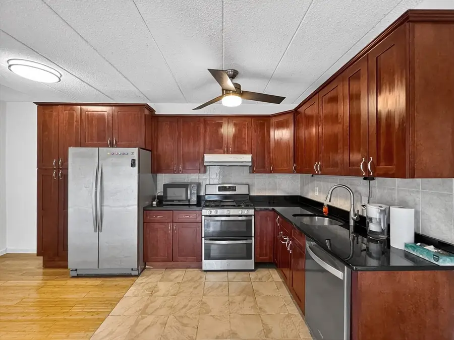 20 Skyline Dr #11, Braintree, MA 02184 - #3