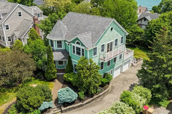 43 Andrew Ave, Hull, MA 02045