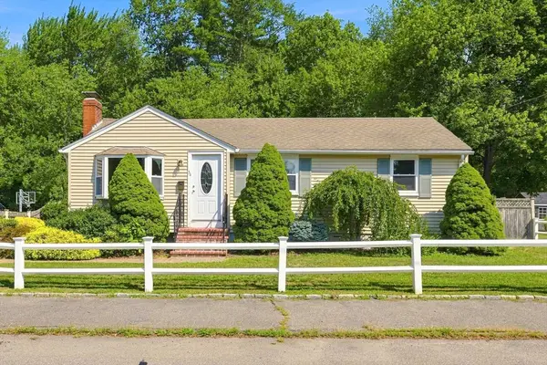 34 Roseen Road, Holbrook, MA 02343