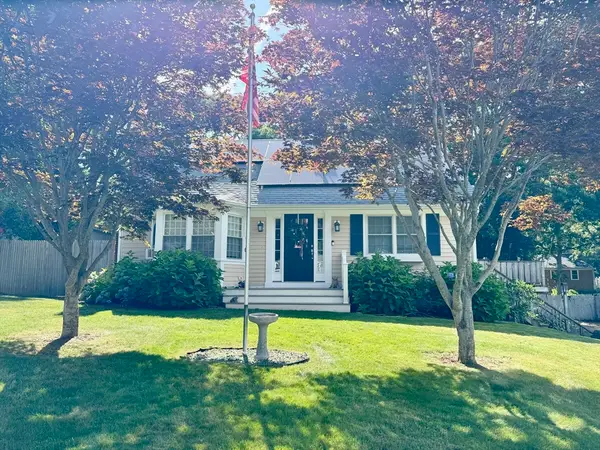 123 Fawcett Ln, Barnstable, MA 02601