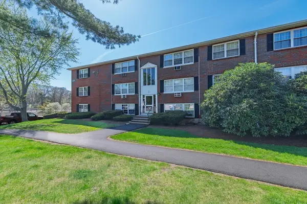 2 Tara Dr #11, Weymouth, MA 02188