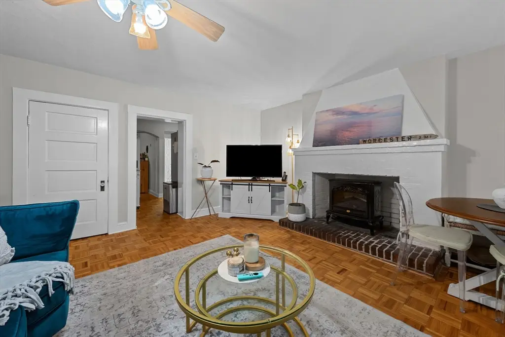 36 Elm St #B, Worcester, MA 01609 - #1