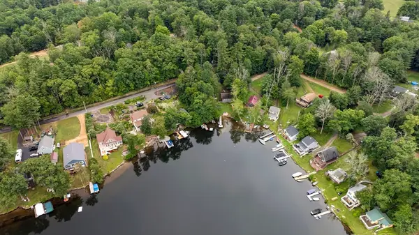 11 Second St, Brimfield, MA 01010