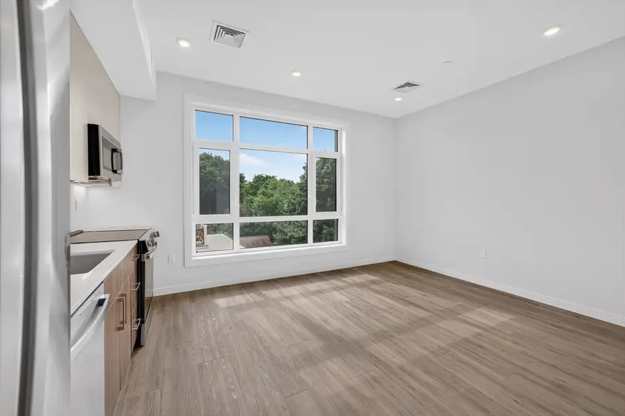13 Warwick St #303, Somerville, MA 02144 - #3