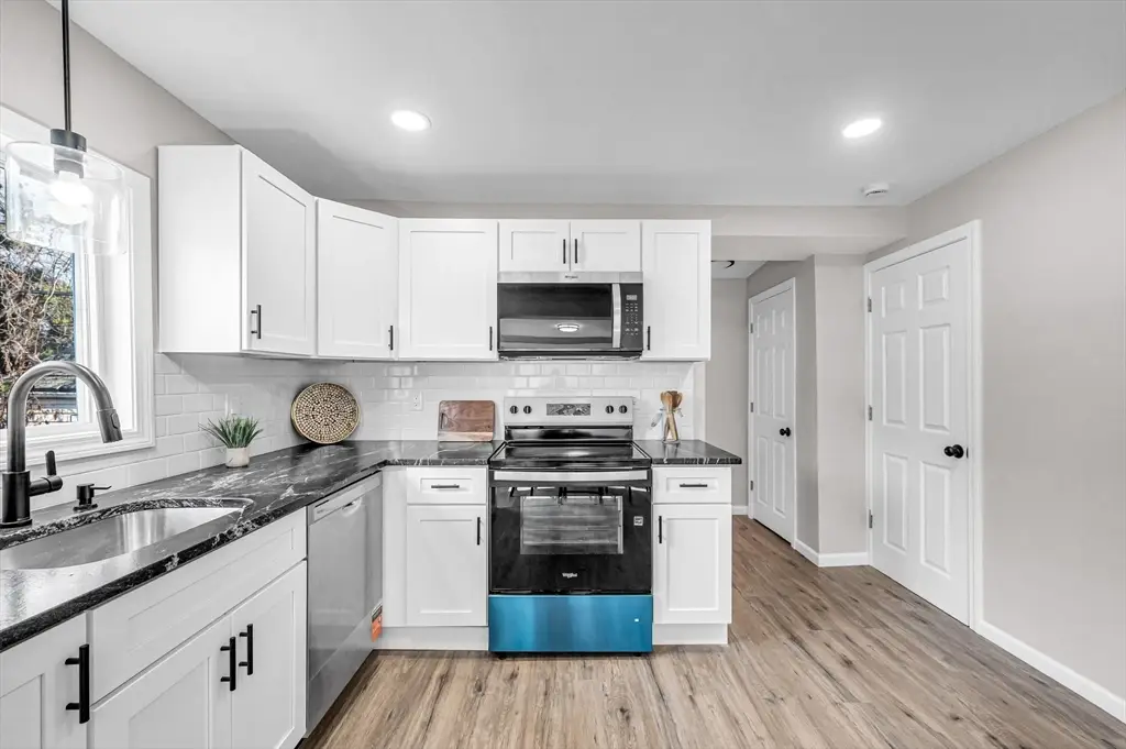 196 Massasoit St, Springfield, MA 01107 - #1