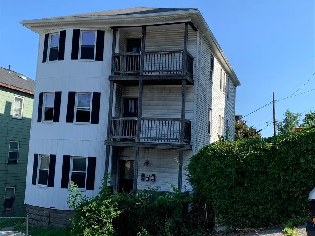 11 Diamond St, Worcester, MA 01610 - #1