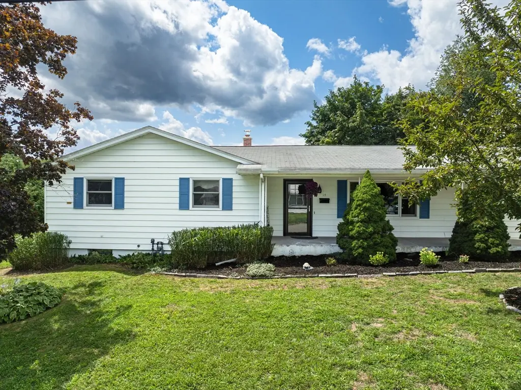 17 Breton Ln, Holyoke, MA 01040 - #1