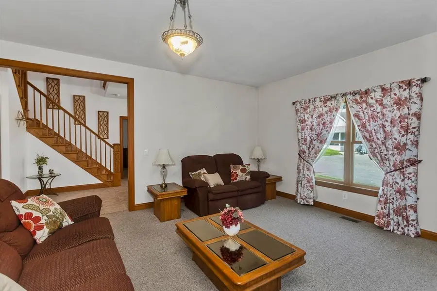 27 Landing Dr, Chicopee, MA 01020 - #3