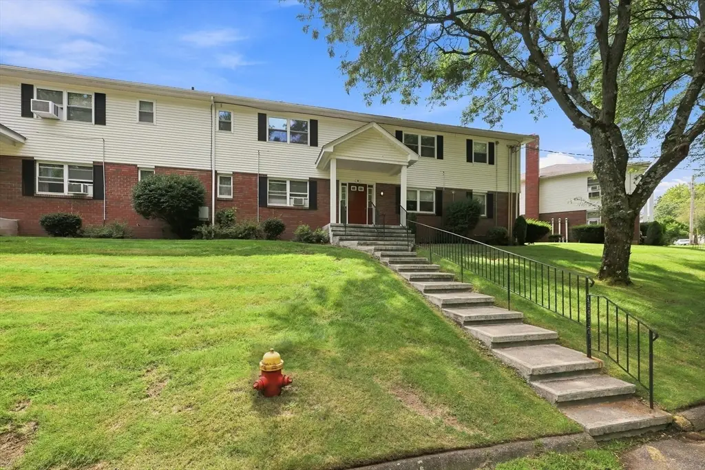 90 Colonial Cir #C, Chicopee, MA 01020 - #1