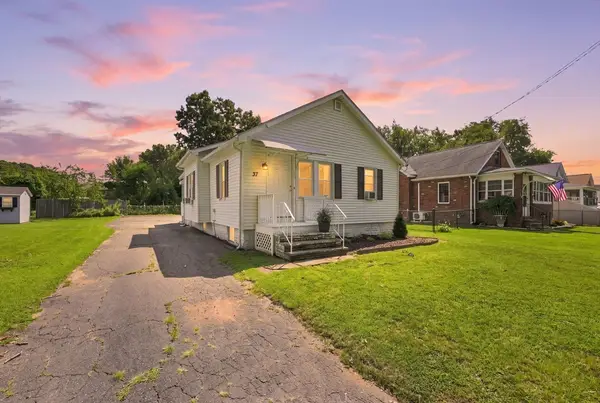 37 Kensington St, Agawam, MA 01030