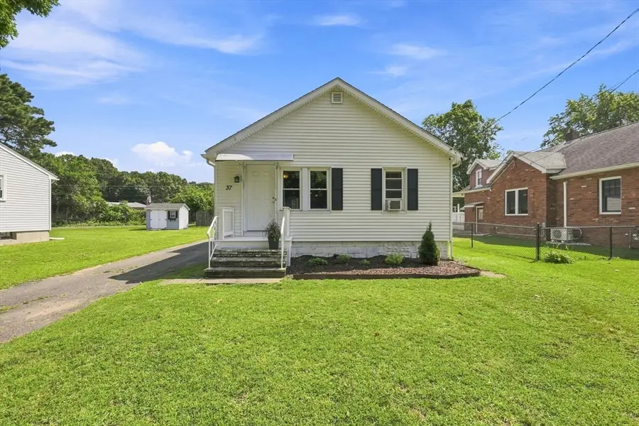 37 Kensington St, Agawam Town, MA 01030 - #2