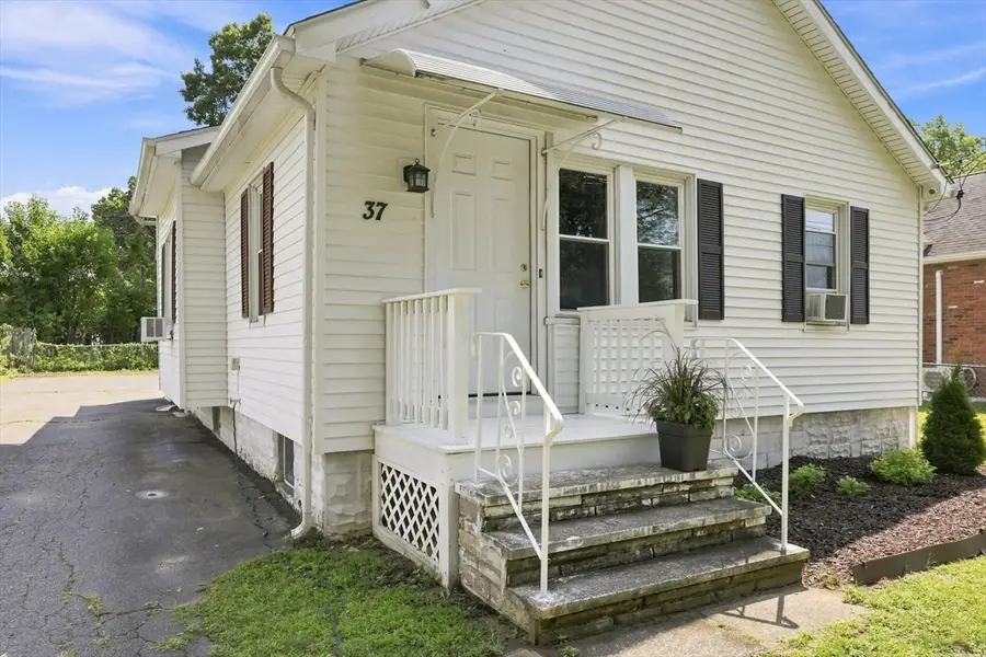 37 Kensington St, Agawam Town, MA 01030 - #3
