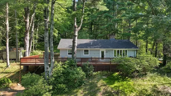 93 Leno Rd, Holland, MA 01521