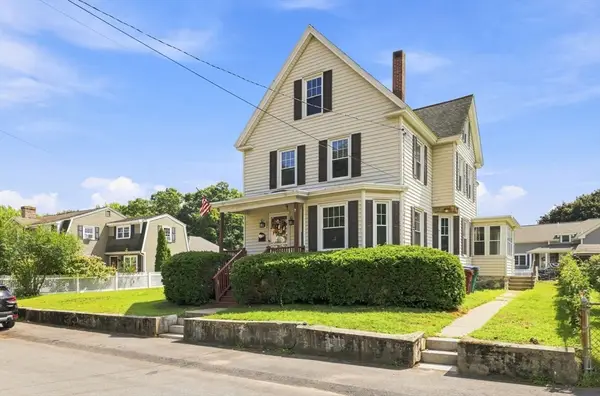 15 Hampstead St, Lowell, MA 01852
