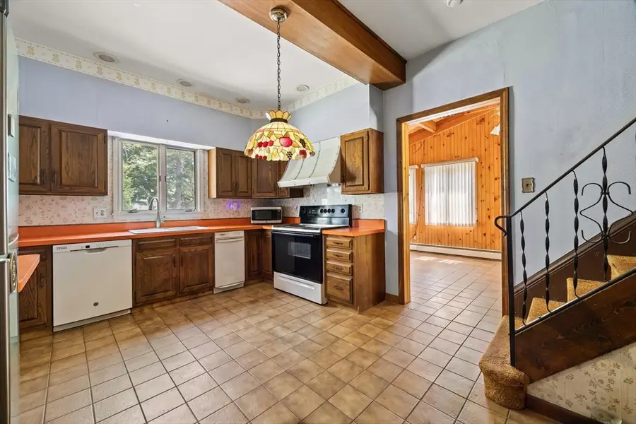 236 Winthrop St, Taunton, MA 02780 - #3