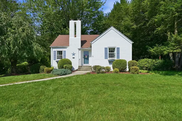 1374 Plumtree Rd, Springfield, MA 01119