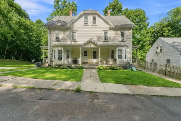42-44 Pine St, Northbridge, MA 01588