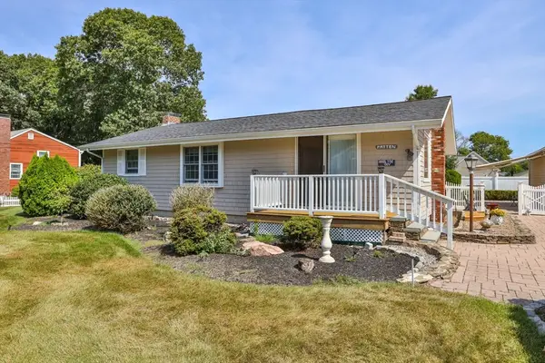 6 Robinhood Rd, Wareham, MA 02571