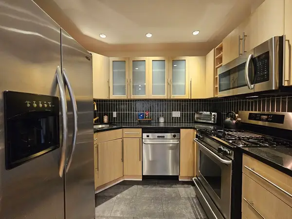 55 Broadlawn Park #16B, Boston, MA 02467