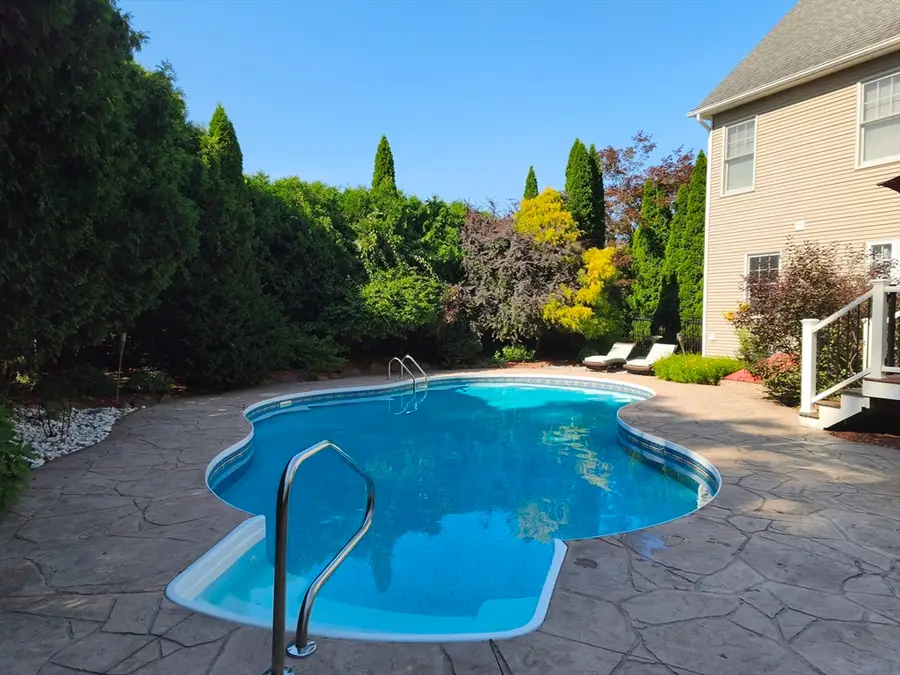 140 Wildflower Cir, Westfield, MA 01085 - #2