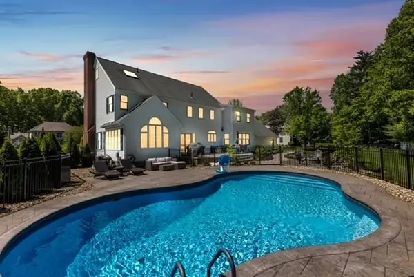 17 Wellington Drive, East Longmeadow, MA 01028