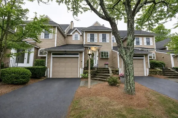 8 Fairway View Ln #8, Norton, MA 02766