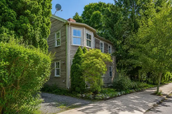 141 Hale St #2, Beverly, MA 01915
