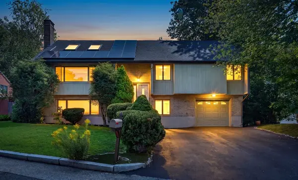 3 Macone Cir, Stoneham, MA 02180