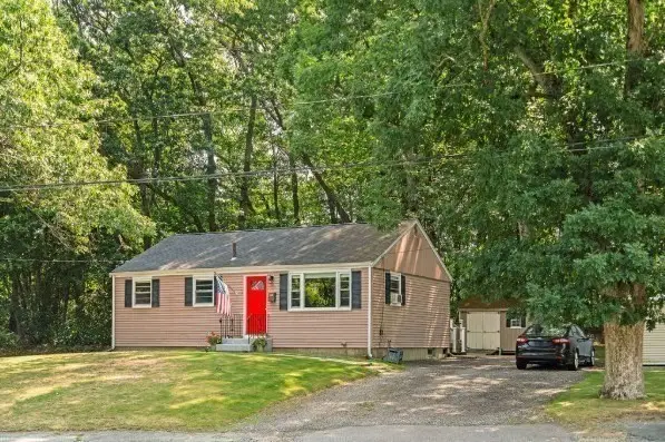 4 Edward Cody Ln, Weymouth, MA 02190